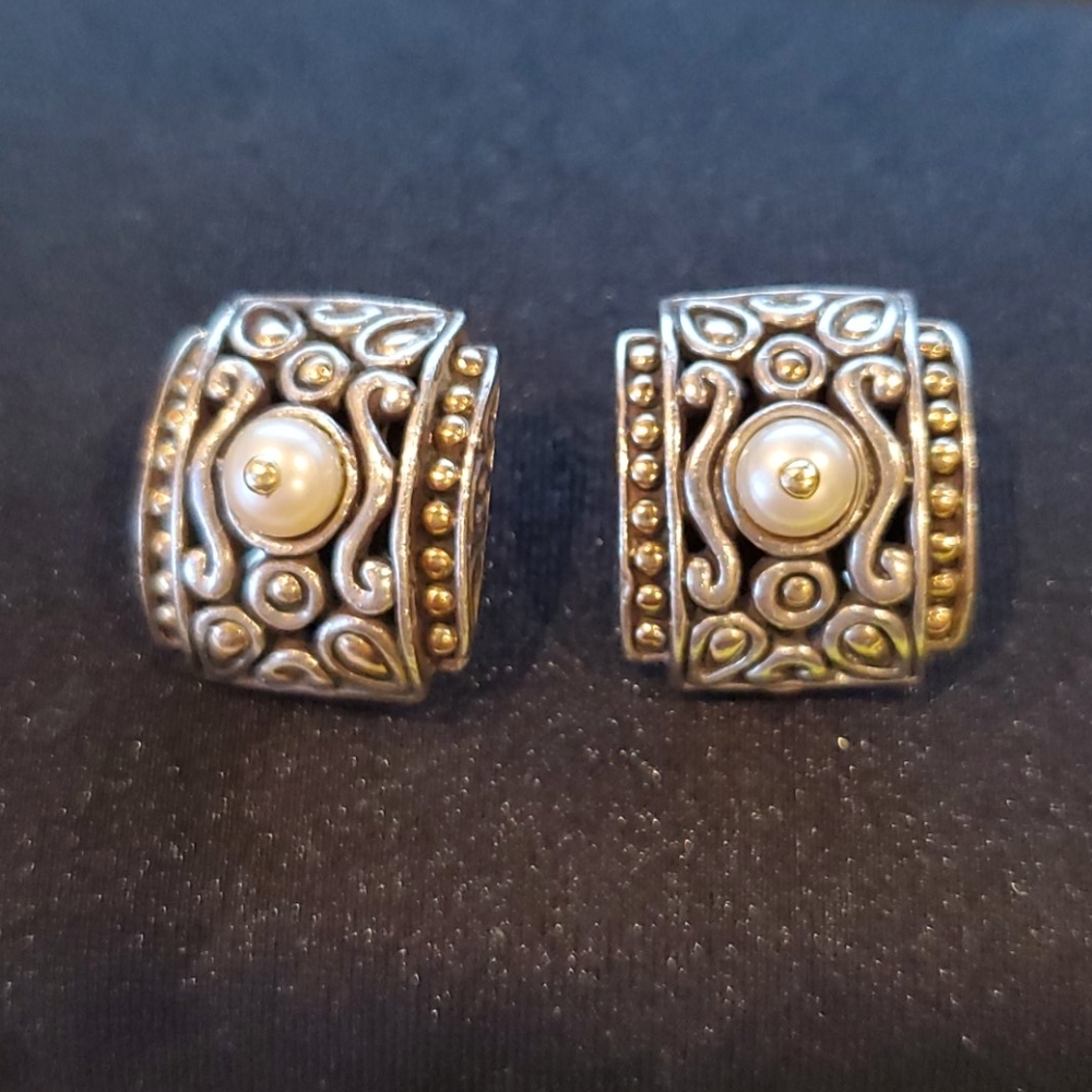 Beautiful John Hardy earrings